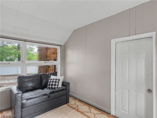 6209 Columbus Road NE, Louisville, OH 44641