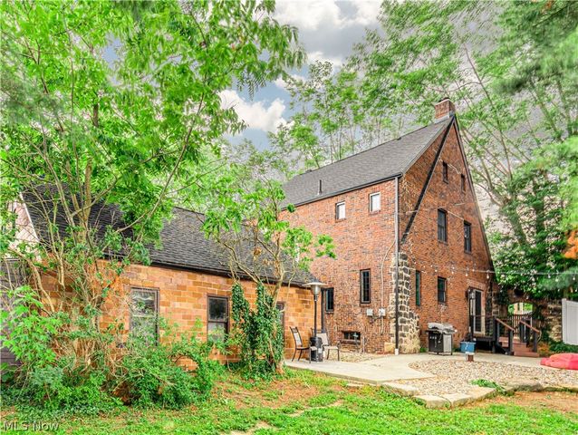 6209 Columbus Road NE, Louisville, OH 44641