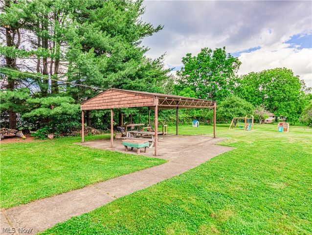 6209 Columbus Road NE, Louisville, OH 44641