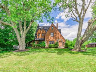 6209 Columbus Road NE, Louisville, OH 44641
