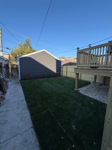 832 N Mozart Street, Chicago, IL 60622