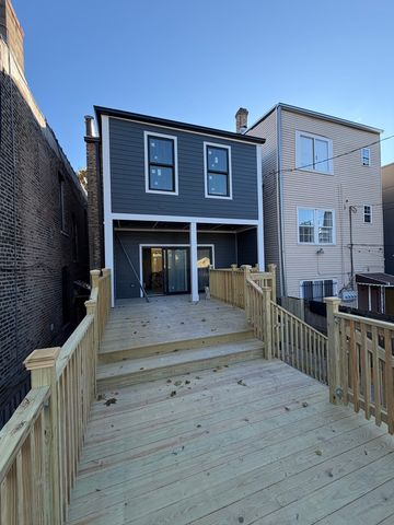 832 N Mozart Street, Chicago, IL 60622