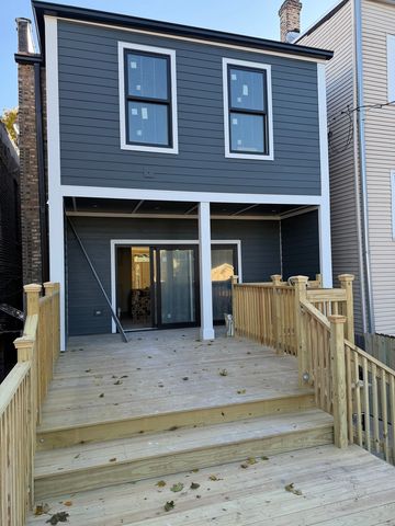 832 N Mozart Street, Chicago, IL 60622