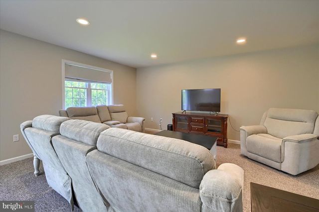 48 DUSTIN DR, Halifax, PA 17032
