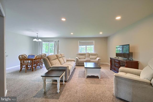 48 DUSTIN DR, Halifax, PA 17032