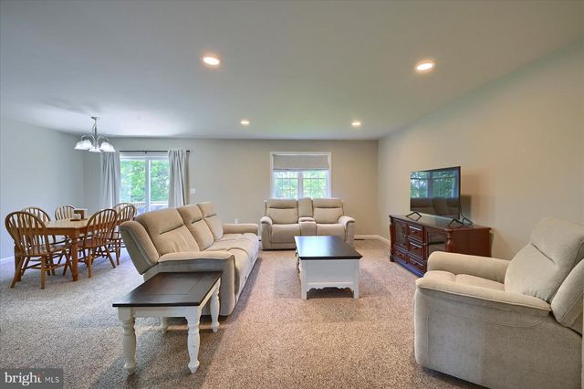 48 DUSTIN DR, Halifax, PA 17032