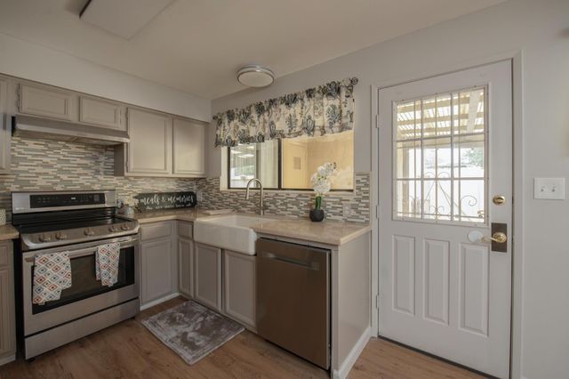 1703 W Santa Ana Avenue, Fresno, CA 93705