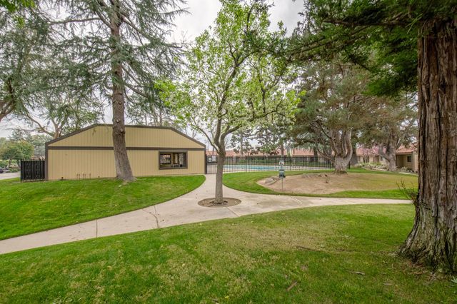 1703 W Santa Ana Avenue, Fresno, CA 93705