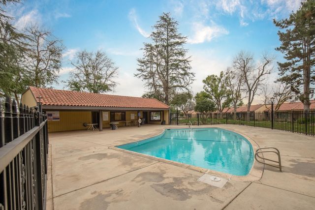 1703 W Santa Ana Avenue, Fresno, CA 93705