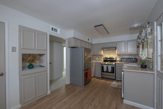 1703 W Santa Ana Avenue, Fresno, CA 93705