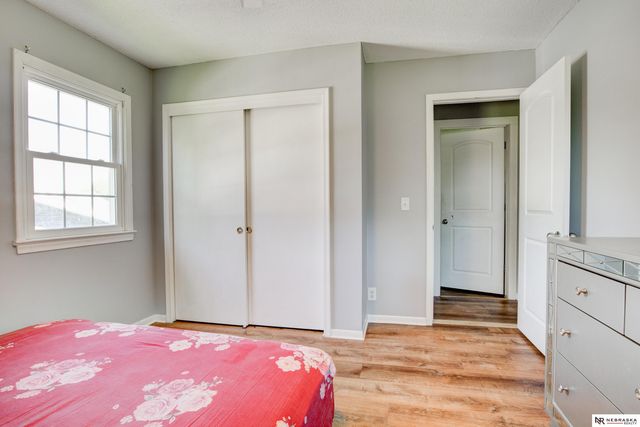 9411 Manderson Street, Omaha, NE 68134
