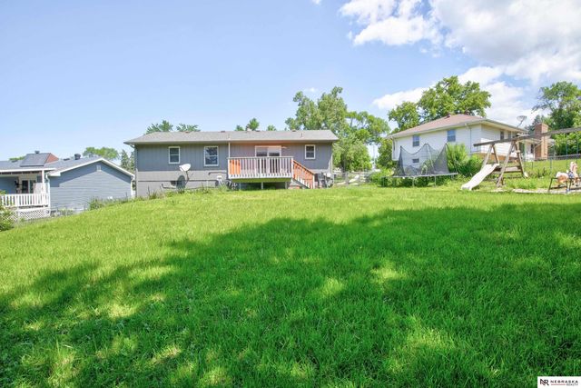 9411 Manderson Street, Omaha, NE 68134