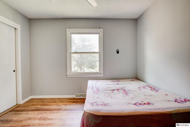 9411 Manderson Street, Omaha, NE 68134