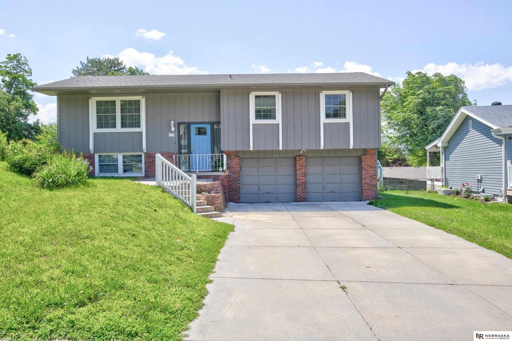 9411 Manderson Street, Omaha, NE 68134