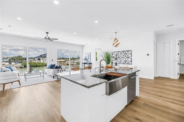 7957 2ND AVENUE S, St Petersburg, FL 33707