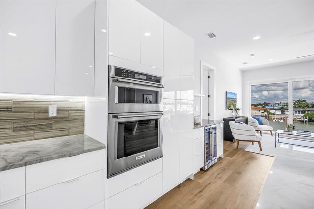 7957 2ND AVENUE S, St Petersburg, FL 33707