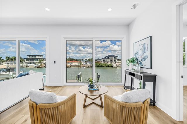 7957 2ND AVENUE S, St Petersburg, FL 33707