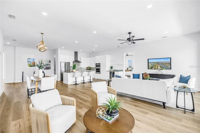 7957 2ND AVENUE S, St Petersburg, FL 33707