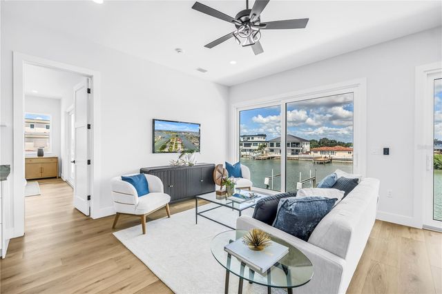 7957 2ND AVENUE S, St Petersburg, FL 33707