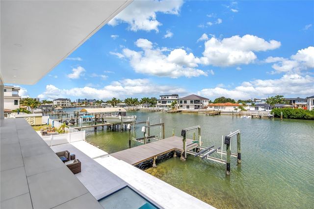 7957 2ND AVENUE S, St Petersburg, FL 33707