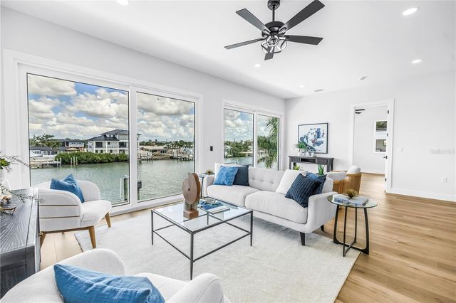 7957 2ND AVENUE S, St Petersburg, FL 33707