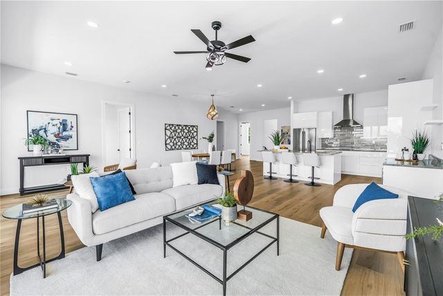 7957 2ND AVENUE S, St Petersburg, FL 33707