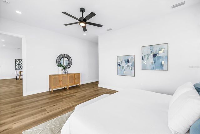 7957 2ND AVENUE S, St Petersburg, FL 33707