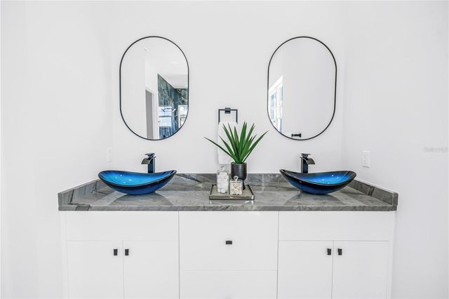 7957 2ND AVENUE S, St Petersburg, FL 33707