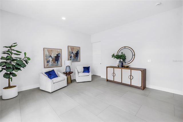 7957 2ND AVENUE S, St Petersburg, FL 33707