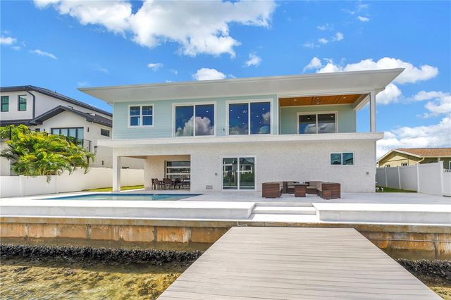 7957 2ND AVENUE S, St Petersburg, FL 33707