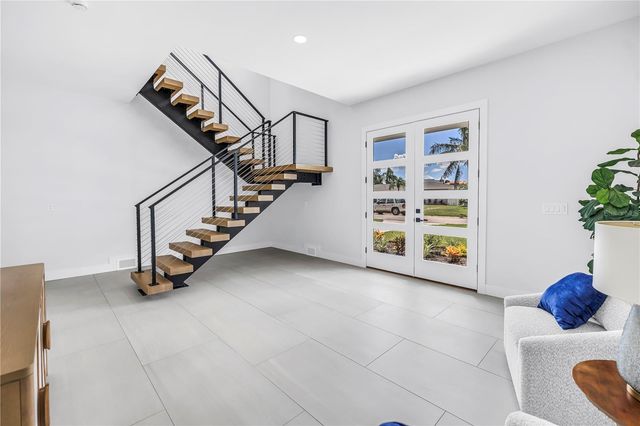 7957 2ND AVENUE S, St Petersburg, FL 33707