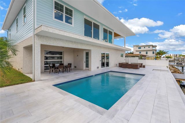 7957 2ND AVENUE S, St Petersburg, FL 33707
