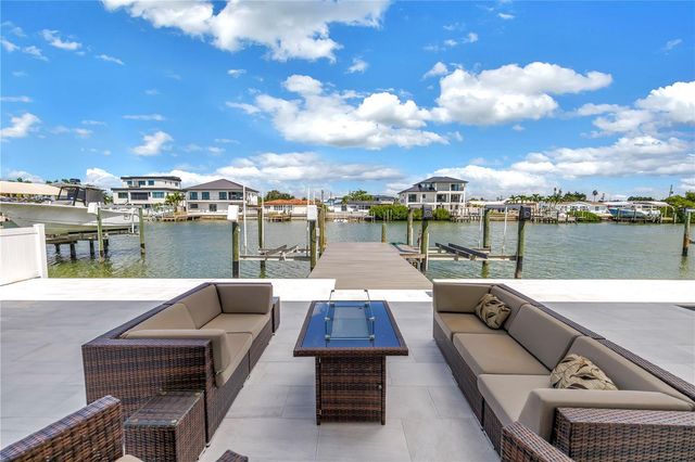 7957 2ND AVENUE S, St Petersburg, FL 33707