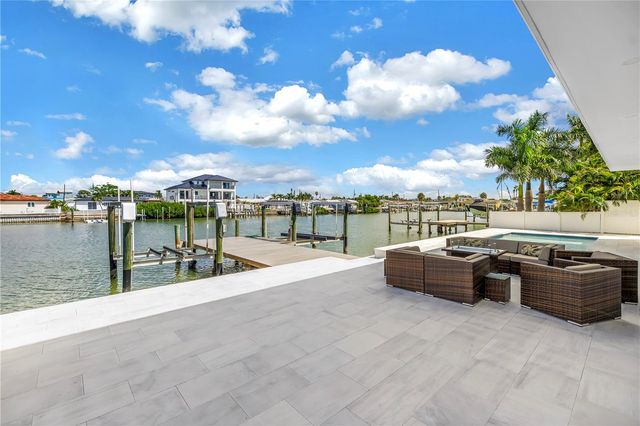 7957 2ND AVENUE S, St Petersburg, FL 33707