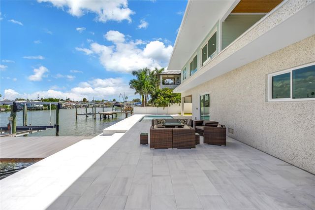 7957 2ND AVENUE S, St Petersburg, FL 33707