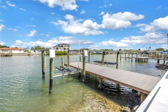 7957 2ND AVENUE S, St Petersburg, FL 33707