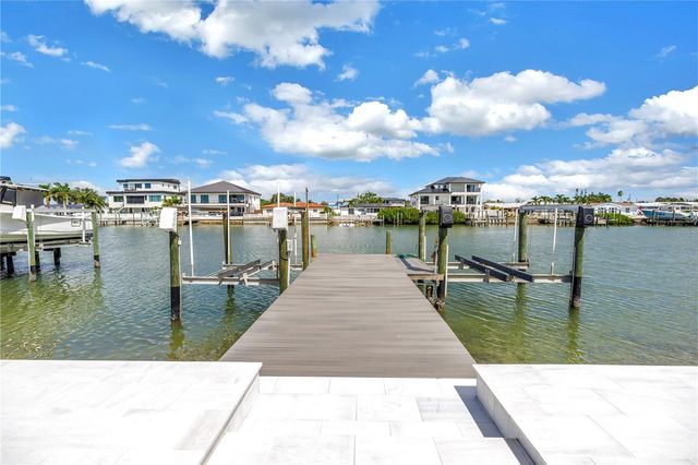 7957 2ND AVENUE S, St Petersburg, FL 33707