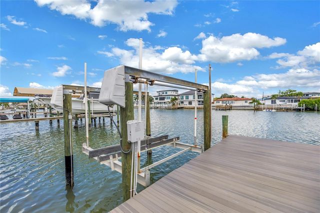 7957 2ND AVENUE S, St Petersburg, FL 33707