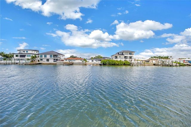 7957 2ND AVENUE S, St Petersburg, FL 33707