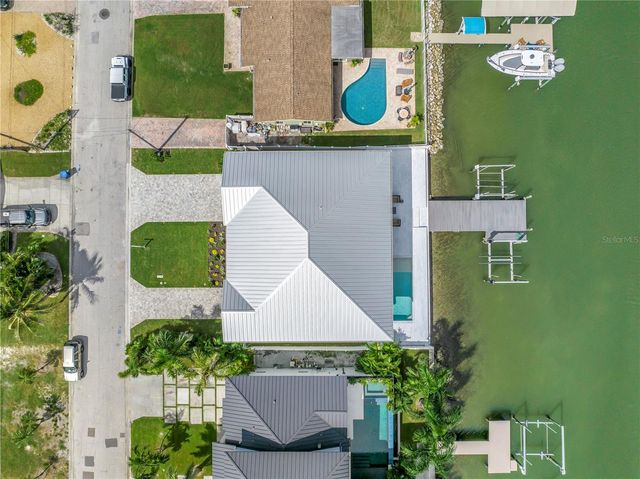 7957 2ND AVENUE S, St Petersburg, FL 33707