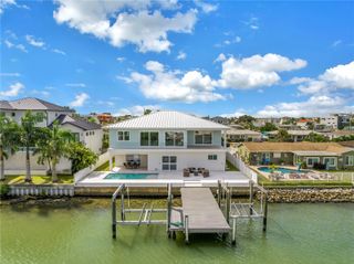 7957 2ND AVENUE S, St Petersburg, FL 33707