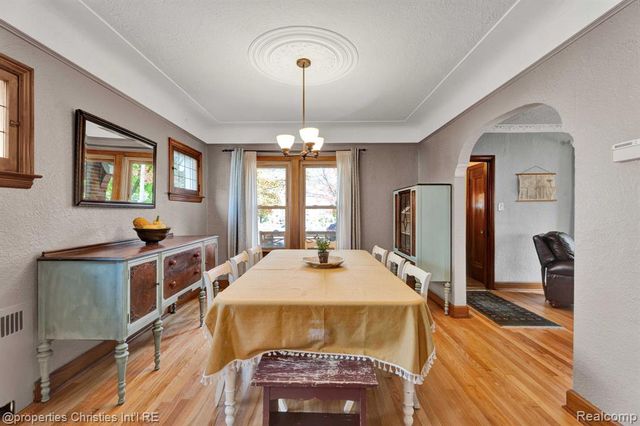 22627 Brookdale Street, Farmington, MI 48336