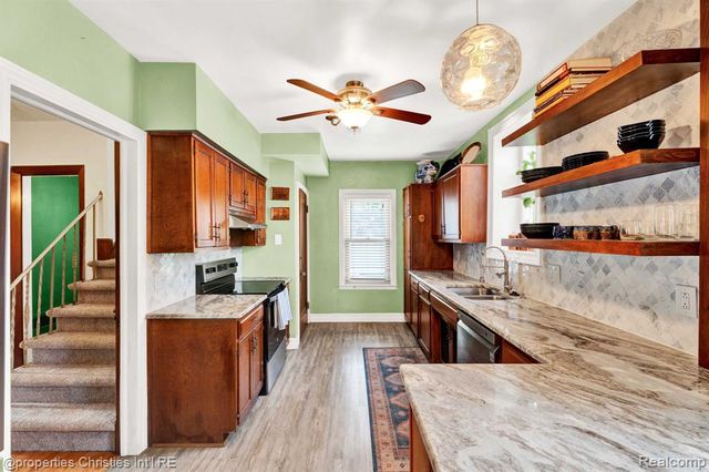 22627 Brookdale Street, Farmington, MI 48336