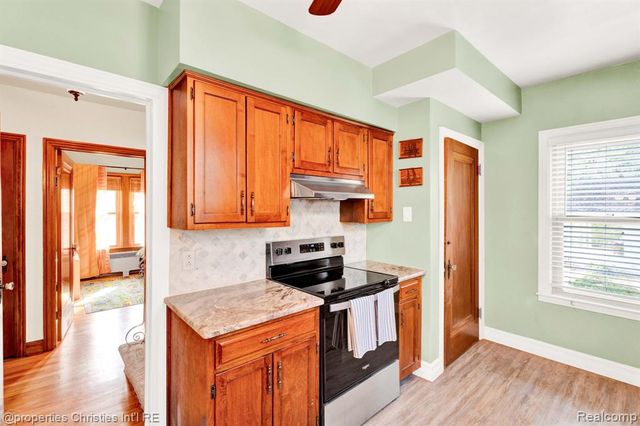 22627 Brookdale Street, Farmington, MI 48336