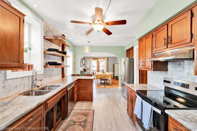 22627 Brookdale Street, Farmington, MI 48336