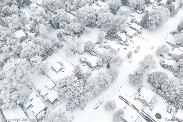 22627 Brookdale Street, Farmington, MI 48336