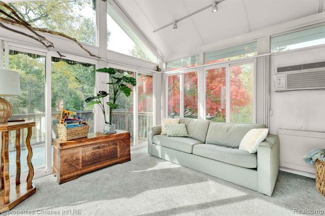 22627 Brookdale Street, Farmington, MI 48336