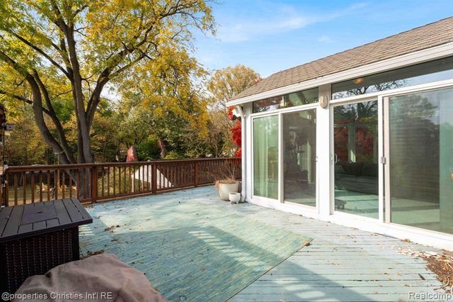 22627 Brookdale Street, Farmington, MI 48336