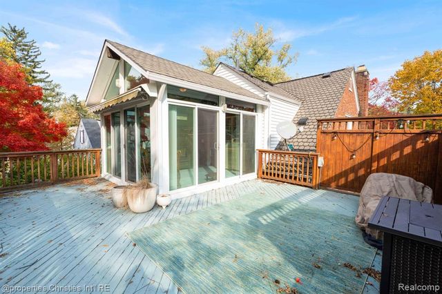 22627 Brookdale Street, Farmington, MI 48336