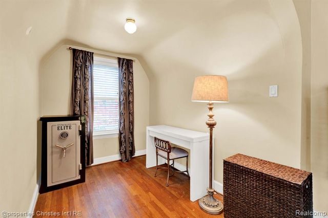 22627 Brookdale Street, Farmington, MI 48336